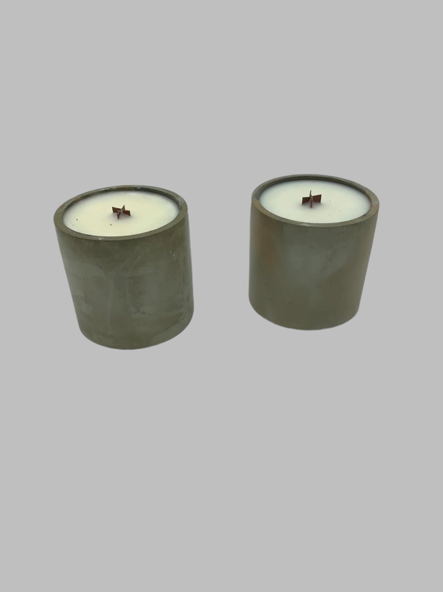 9.5 oz Candle🕯️in our Round Concrete Container